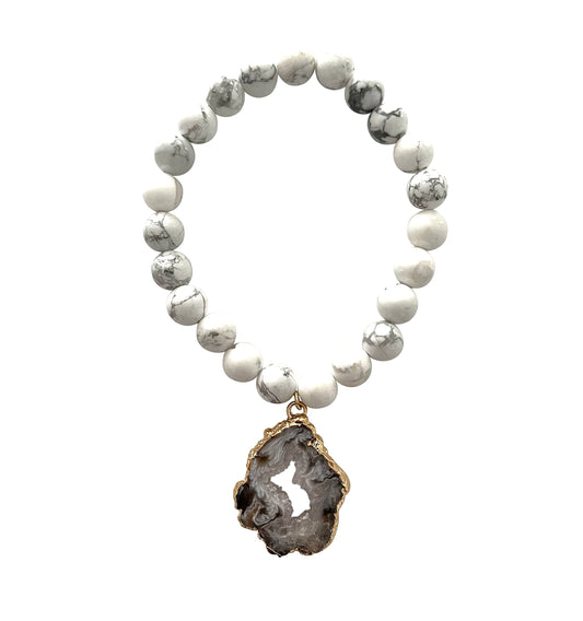 T. VICTORIA White Howlite Natural Crown Chakra Healing Anxiety Beaded Agate Slice Charm Gemstone Bracelet 7"
