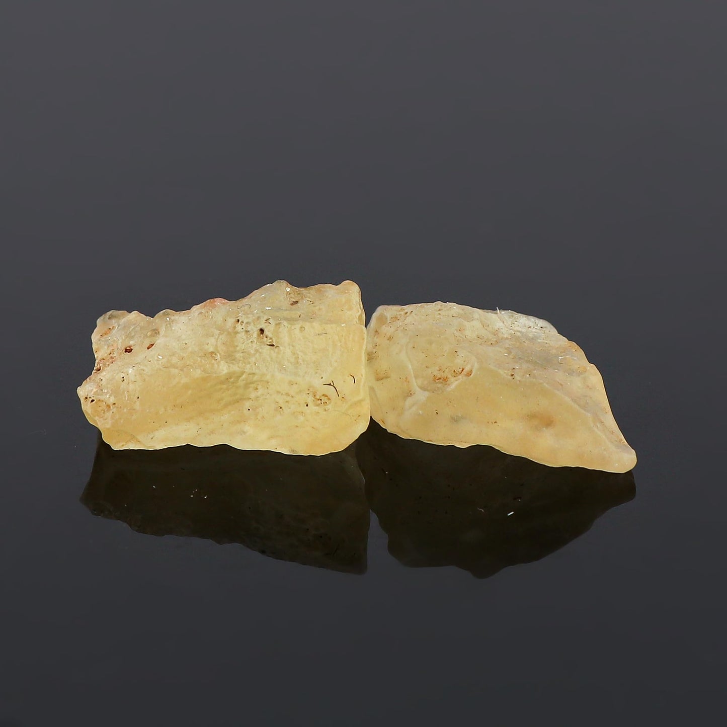 CRYSTALIS 2pcs Raw Libyan Desert Glass/Golden Tektite, Rare High Grade Loose Gemstone Wholesale Bulk Rough Jewelry Making Supply, Chakra Stones, Wire Wrapping, DIY, Gem Collection, 20MM+