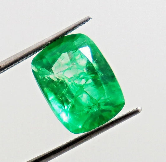 Natural Colombian Emerald 8.20 Ct Certified Loose Gemstone – Cushion Cut, Vibrant Green for Jewelry Making