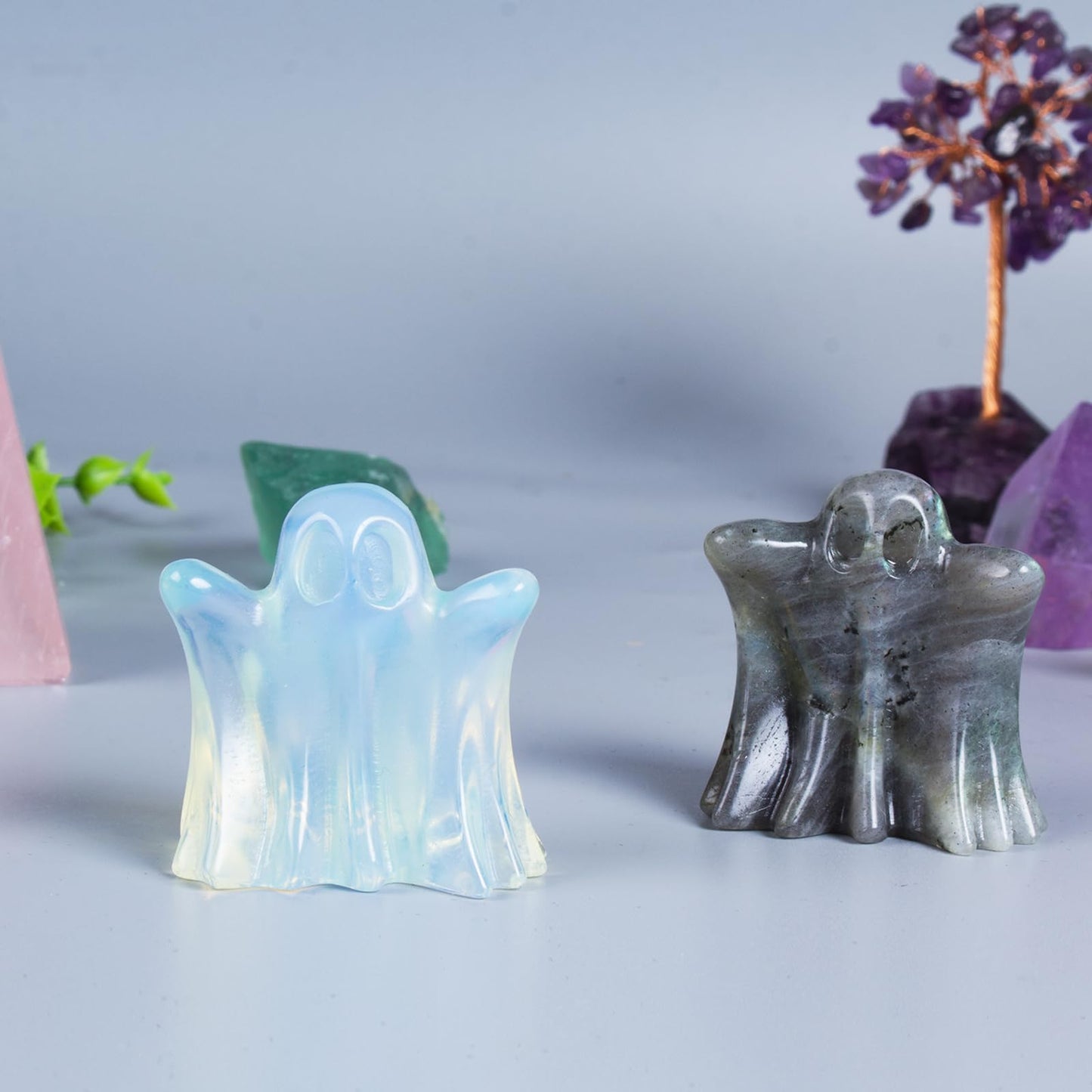 QLRSUXN Labradorite Crystal Ghost, 1.8in Ghost Decor, Cute Natural Crystal Ghost Statue,Halloween Figurines Hand-Carved, Spooky and Decoration for Halloween Home Office Mantel Decor