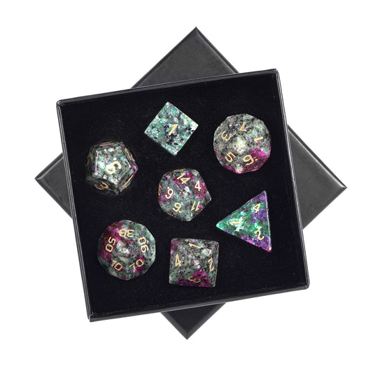 mookaitedecor 7 PCS Ruby in Fuchsite Crystal Polyhedral DND Dice Set, Polished Tumbled Stones Dices for RPG MTG Table Games Home Decoration