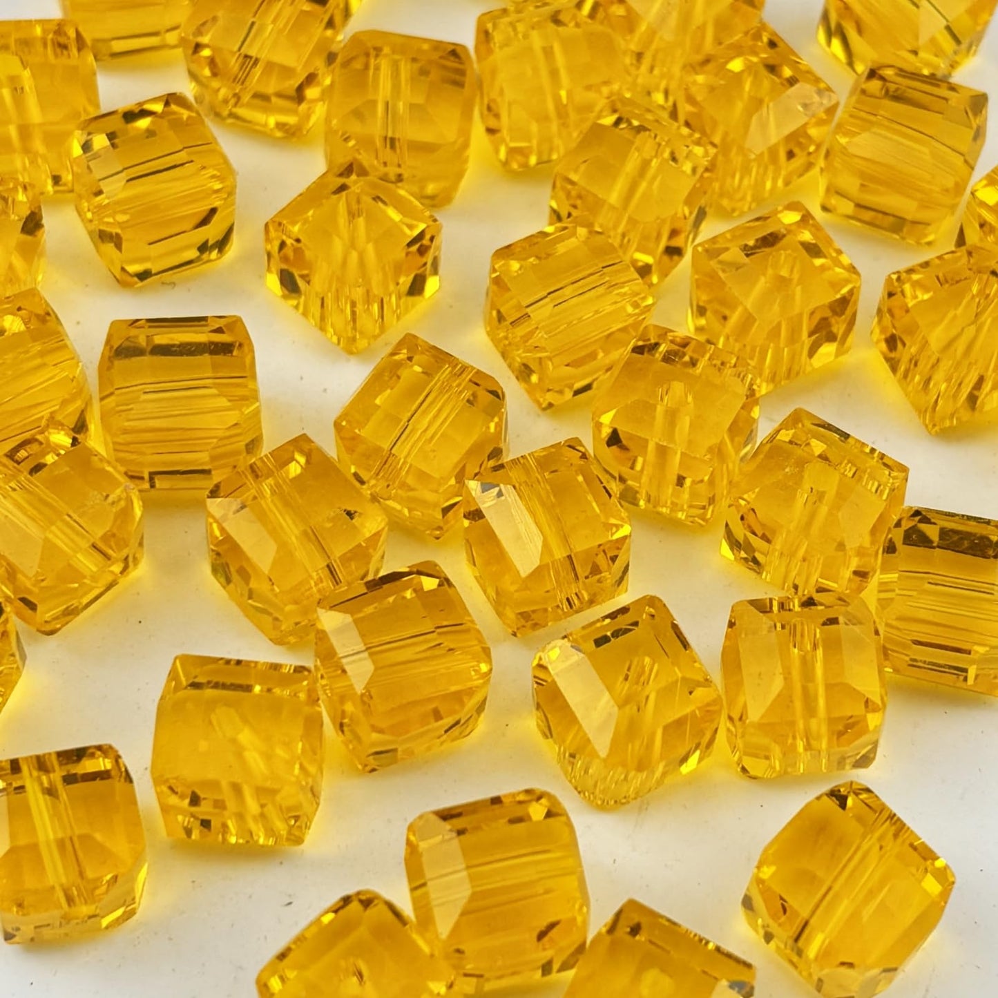 YUEXIGO 200pcs 4mm Cube Crystal Glass Beads for Jewelry Making Faceted Square Crystal Glass Bead Spacer Beads Loose Beads for Bracelet Earring Necklace DIY Craft(Gold Yellow)