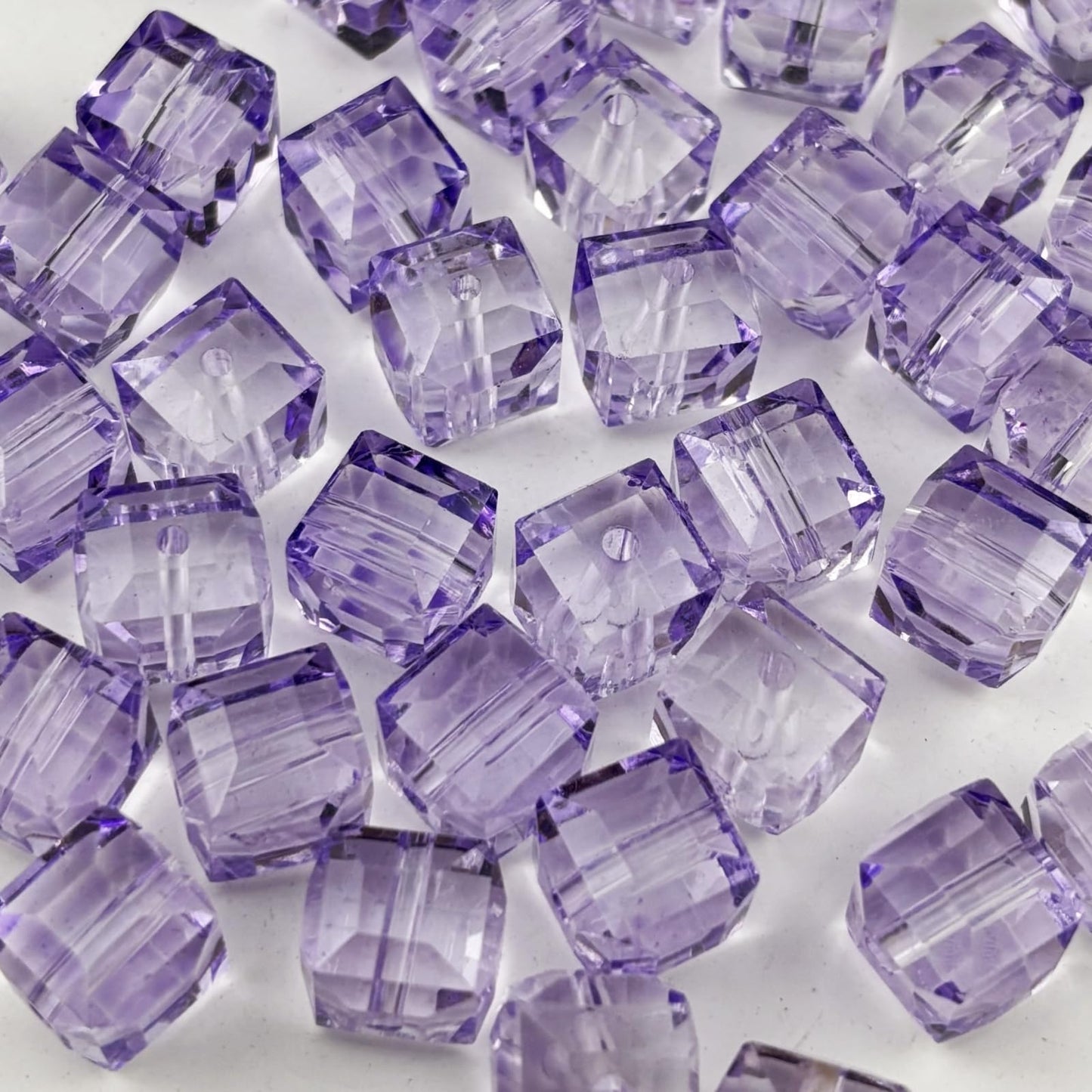 YUEXIGO 200pcs 4mm Cube Crystal Glass Beads for Jewelry Making Faceted Square Crystal Glass Bead Spacer Beads Loose Beads for Bracelet Earring Necklace DIY Craft(Crystal Purple)