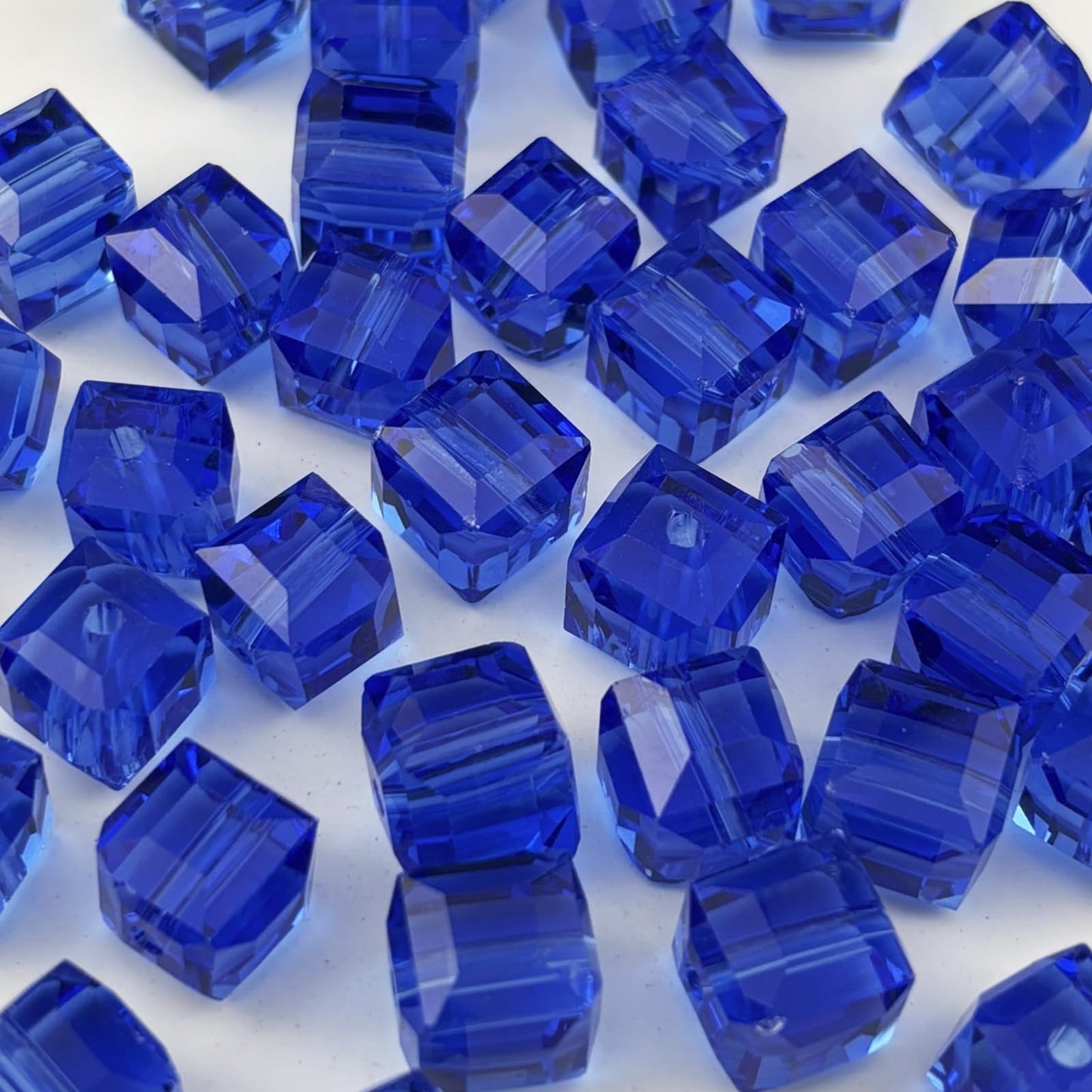 YUEXIGO 100pcs 8mm Cube Crystal Glass Beads for Jewelry Making Faceted Square Crystal Glass Bead Spacer Beads Loose Beads for Bracelet Earring Necklace DIY Craft(Blue)