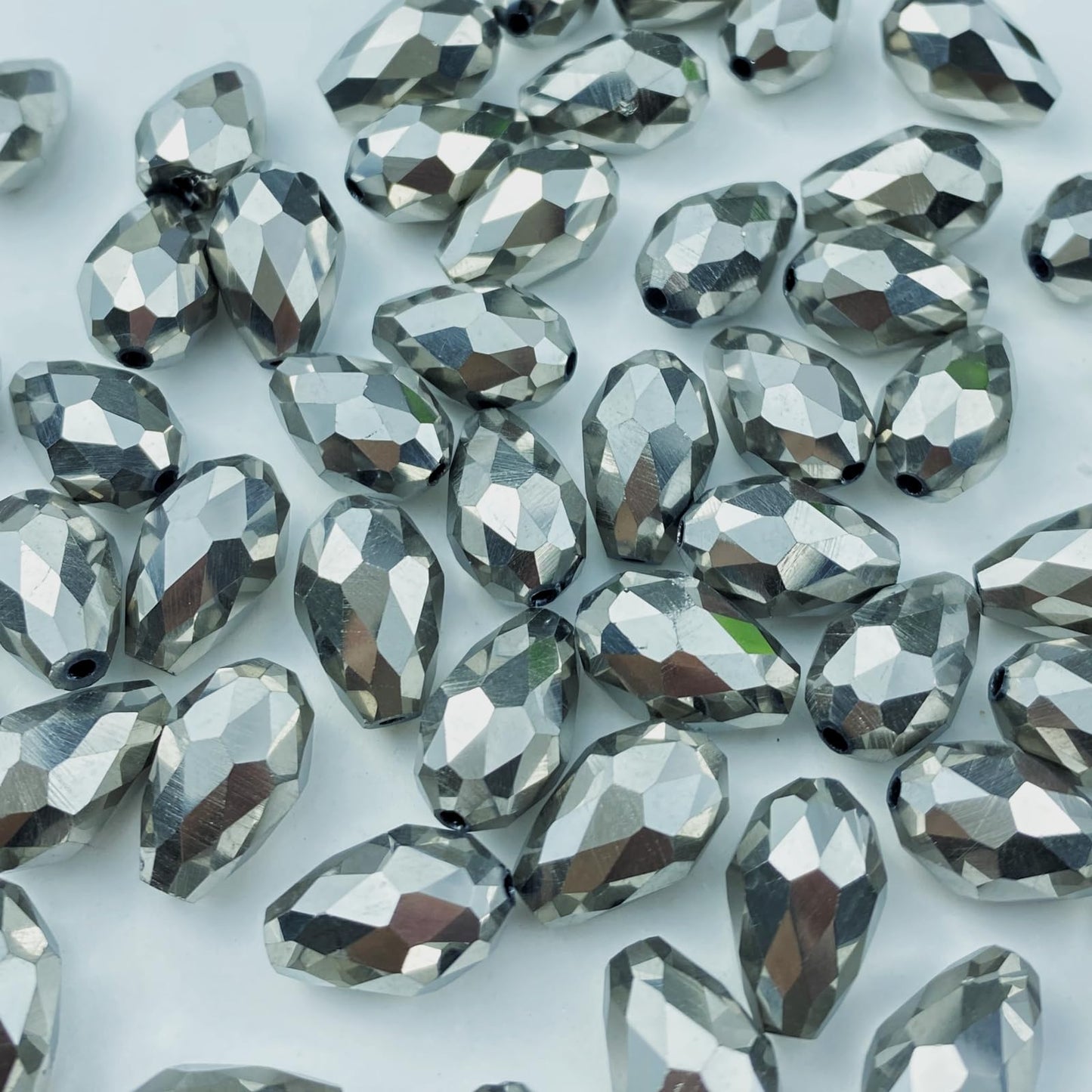 Honkoolly 100pcs 8x12mm Teardrop Crystal Glass Beads Vertical Hole Faceted Glass Teardrop Spacer Beads for Bracelets Necklace Earring DIY Jewelry Making Craft(Silver)