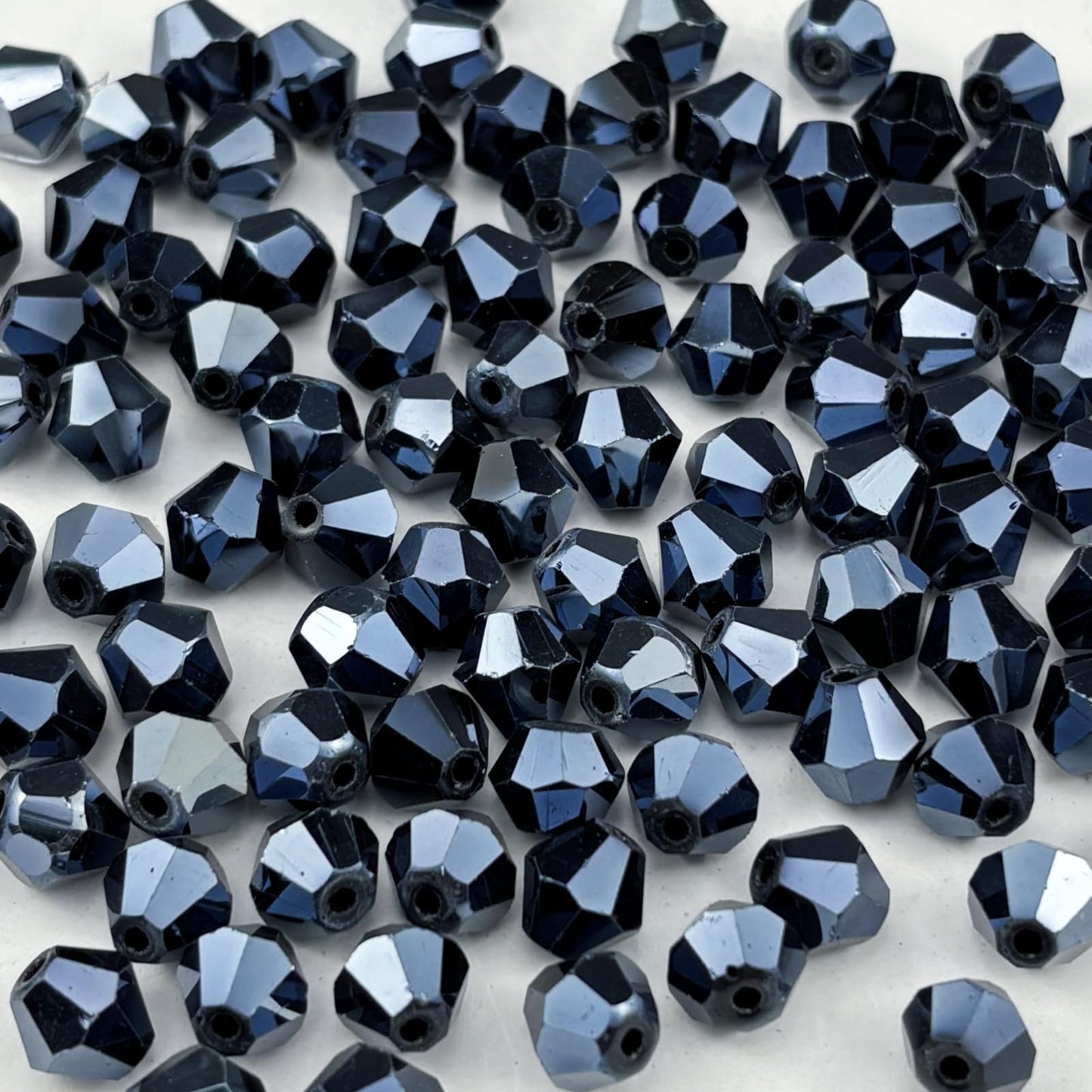 Pinhoollgo 200pcs 6mm Bicone Crystal Glass Beads Faceted Bicone Crystal Beads Bulk Glass Spacer Beads for Bracelets Necklace Pendants Earrings DIY Jewelry Craft Making(Black)