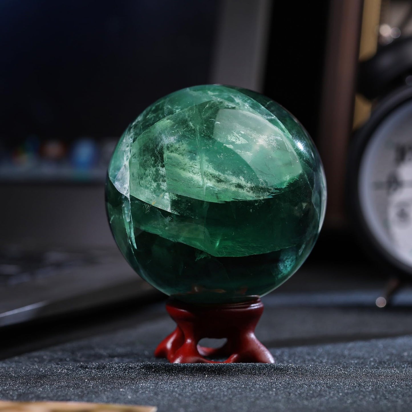 Nupuyai Natural Green Flourite Crystal Ball with Resin Stand, Healing Crystal Sphere for Home Decor 2.4"-2.76"(61mm-70mm)