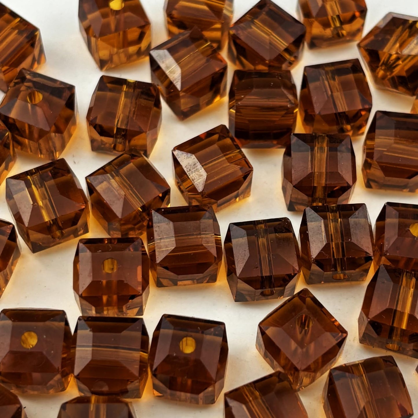 YUEXIGO 200pcs 4mm Cube Crystal Glass Beads for Jewelry Making Faceted Square Crystal Glass Bead Spacer Beads Loose Beads for Bracelet Earring Necklace DIY Craft(Dark Amber)