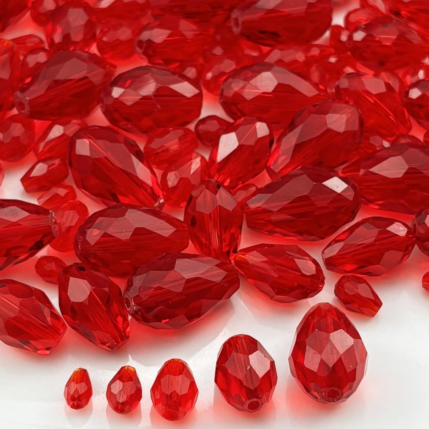 Xinhongo 340pcs Teardrop Crystal Glass Beads 3x5mm 4x6mm 6x8mm 8x12mm 10x15mm Vertical Hole Faceted Glass Spacer Beads for Necklace Bracelet Earrings DIY Jewelry Crafts(Red)