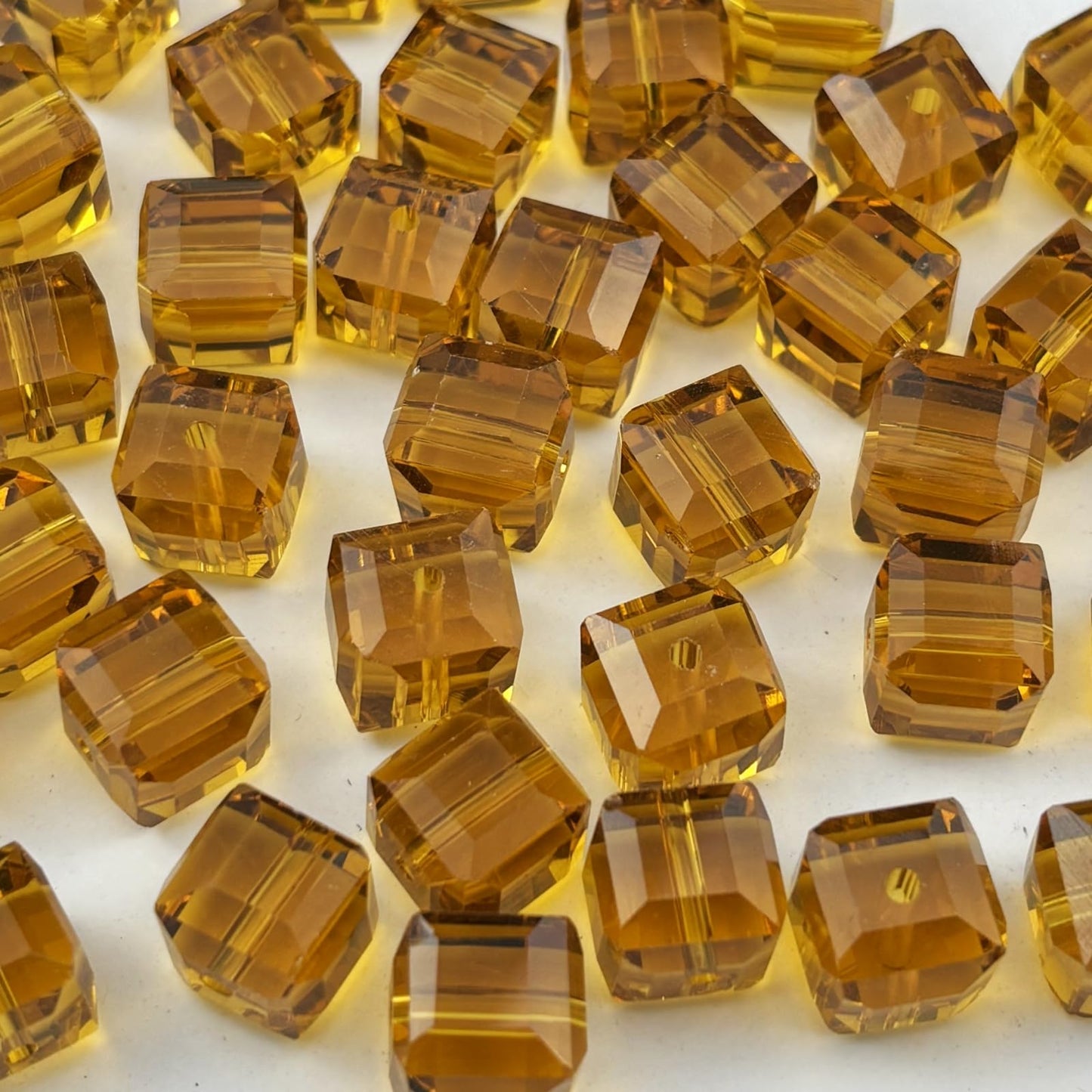 YUEXIGO 40pcs 10mm Cube Crystal Glass Beads for Jewelry Making Faceted Square Crystal Glass Bead Spacer Beads Loose Beads for Bracelet Earring Necklace DIY Craft(Amber)
