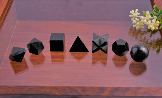 Crocon Black Tourmaline 7Pcs Platonic Solids Crystal Geometry Set, Platonic Solids Sacred Geometric Stones for Meditation Reiki Balancing Healing Chakra Stone Cleansing Spiritual Good Luck (15-20 mm)