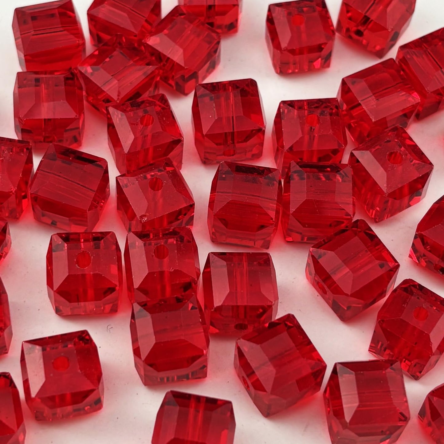 YUEXIGO 100pcs 8mm Cube Crystal Glass Beads for Jewelry Making Faceted Square Crystal Glass Bead Spacer Beads Loose Beads for Bracelet Earring Necklace DIY Craft(Red)