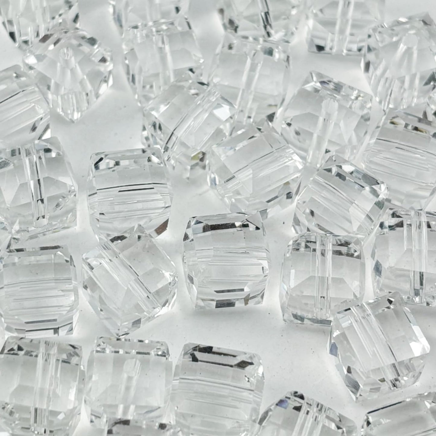 YUEXIGO 100pcs 8mm Cube Crystal Glass Beads for Jewelry Making Faceted Square Crystal Glass Bead Spacer Beads Loose Beads for Bracelet Earring Necklace DIY Craft(Transparent)