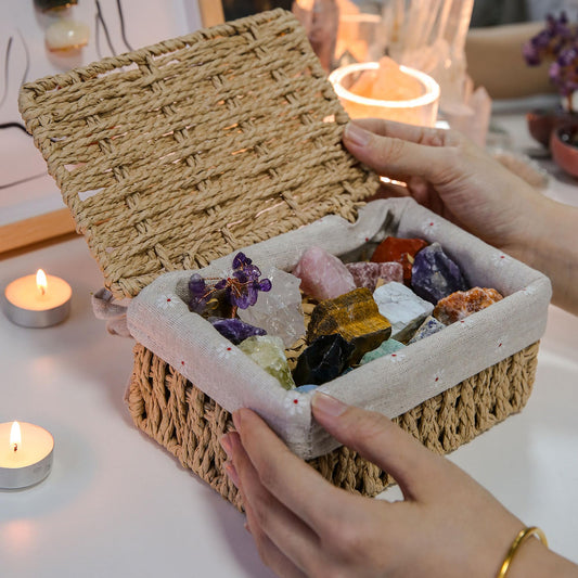 MYDAYS&DESIGN 18Pcs Crystals and Healing Stones Set in Rattan Box, 17 Raw Chakra Stones, 1 Amethyst Tree, Guide for Beginners, Meditation Yoga Home Decor, Healing Crystal Gifts for Women Mom Girl
