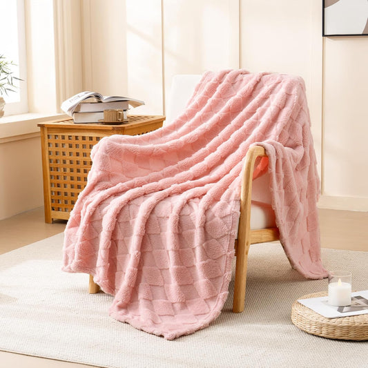 Skiennix Pink Throw Blanket - Lightweight Plush Fleece for Couch & Sofa | 50x60 Inches, Cozy Diamond Checkered Design