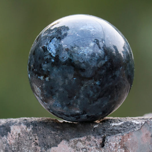 Crocon 50mm Larvikite Stone Sphere Ball with Metal Stand 1400+ Carats Gemstone Ball Healing Sphere Sculpture Figurine for Fengshui Divination Home Decoration Photography Crystal Sphere