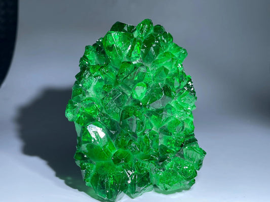 CrystalHola 200-700g Selected Raw Geode Quartz Cluster Home Feng Shui Ornaments Energy Stone Healing Tools Meditation Feng Shui Decoration,Stone Display Piece, Mineral Specimen (Green, 500-600g)
