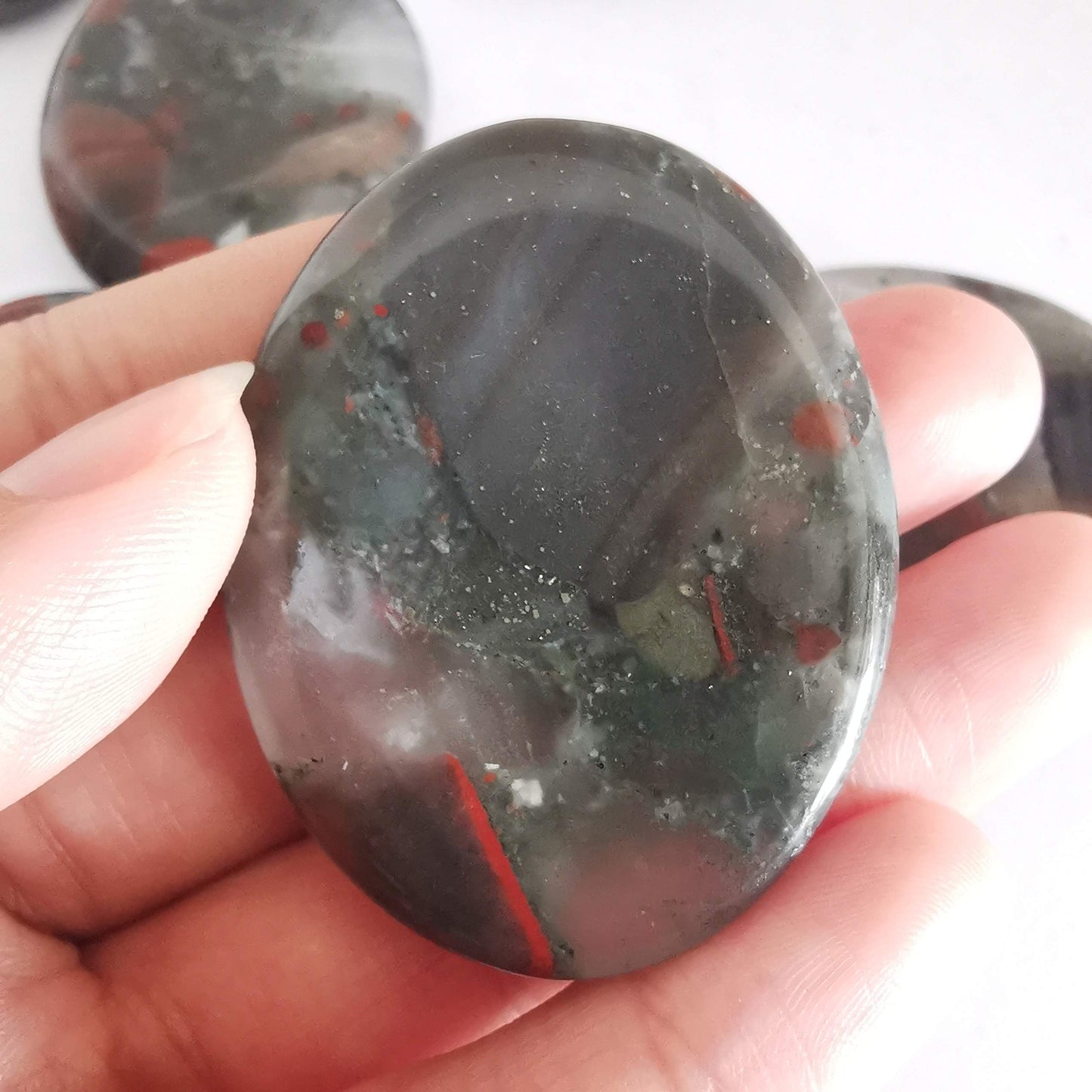 Loveliome Black Obsidian and Africa Bloodstone Thumb Worry Stone, Stress Relax Healing Reiki Crystal Pocket Palm Stones,Pack of 2