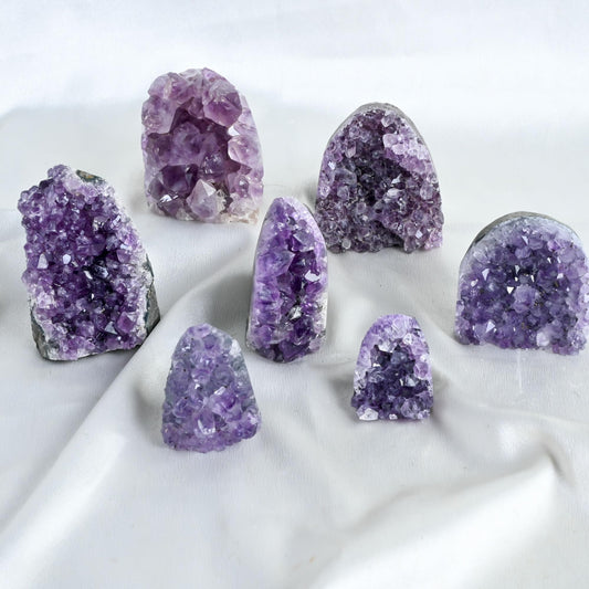 CrystalHola 200-700g Selected Raw Geode Quartz Cluster Home Feng Shui Ornaments Energy Stone Healing Tools Meditation Feng Shui Decoration,Stone Display Piece, Mineral Specimen (Purple, 200-300g)