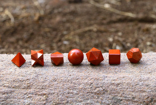 Crocon Red Jasper 7Pcs Platonic Solids Crystal Geometry Set, Platonic Solids Sacred Geometric Stones for Meditation Reiki Balancing Healing Chakra Stone Cleansing Spiritual Good Luck (15-20 mm)