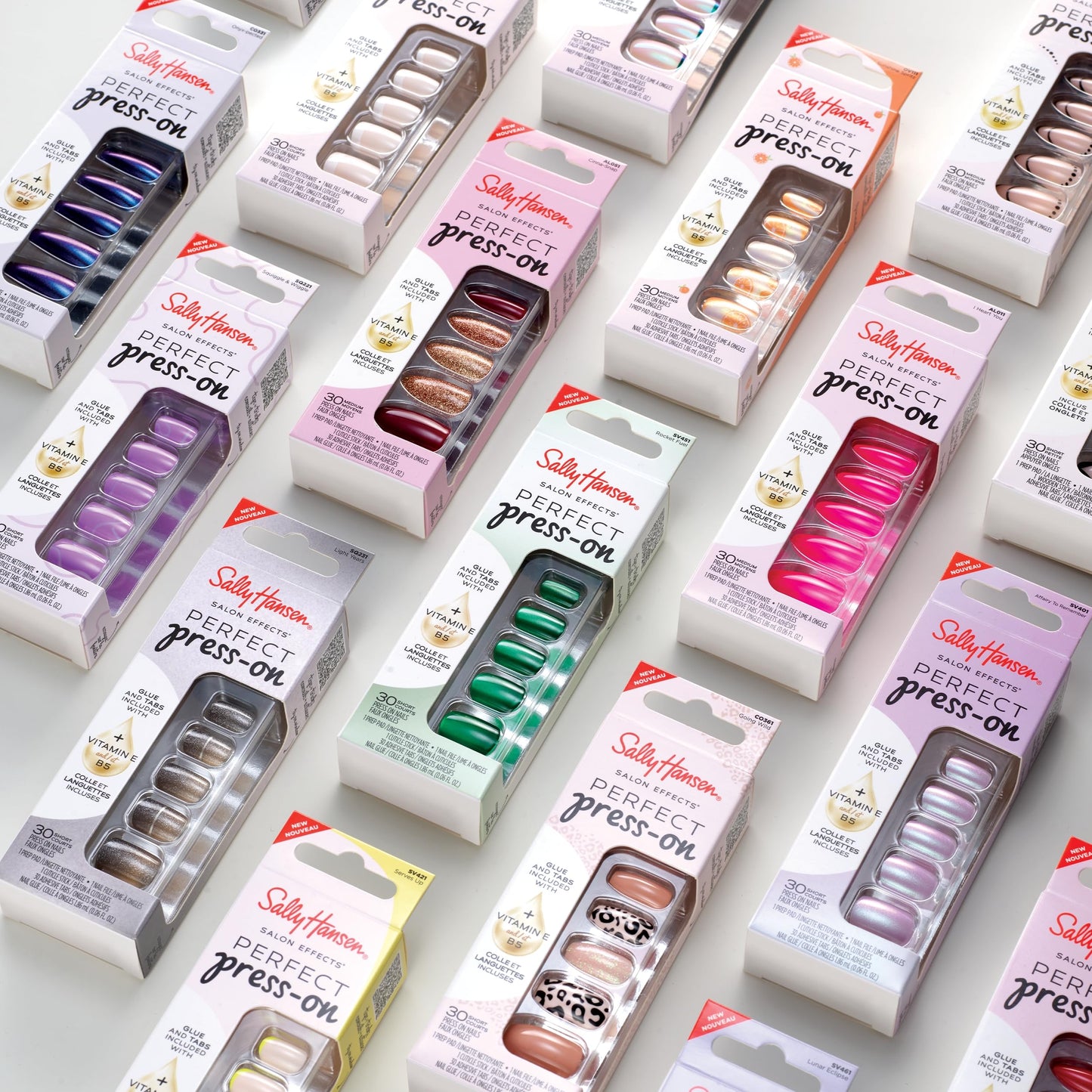 Sally Hansen Salon Effects Perfect Press-On Nails | Almond Shape | Easy to Apply, Non-Damaging | 30 Nails, Nail Glue, Adhesive Tabs, File| I Heart You